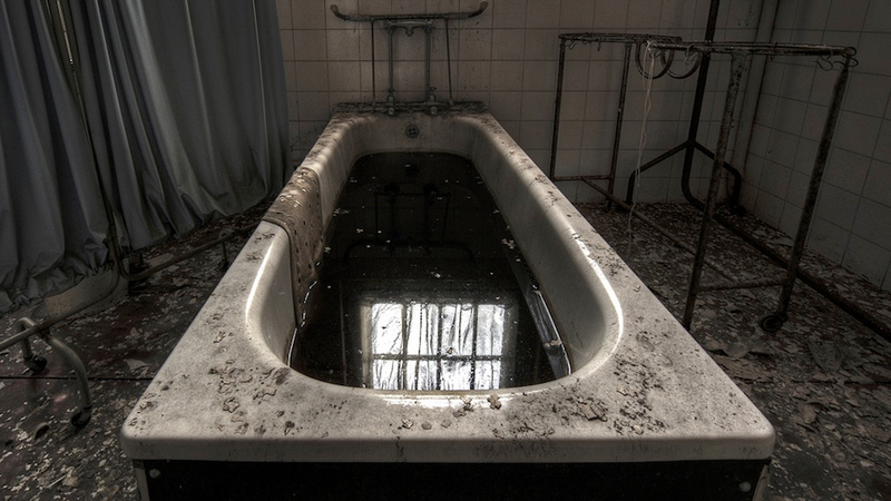 Illustration for article titled The Decaying Remains of Abandoned Hospitals